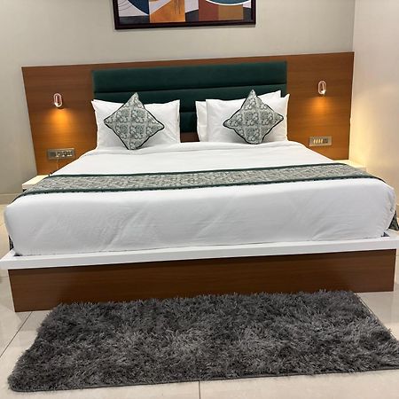 Hotel The Crown Inn Jhunjhunu ภายนอก รูปภาพ