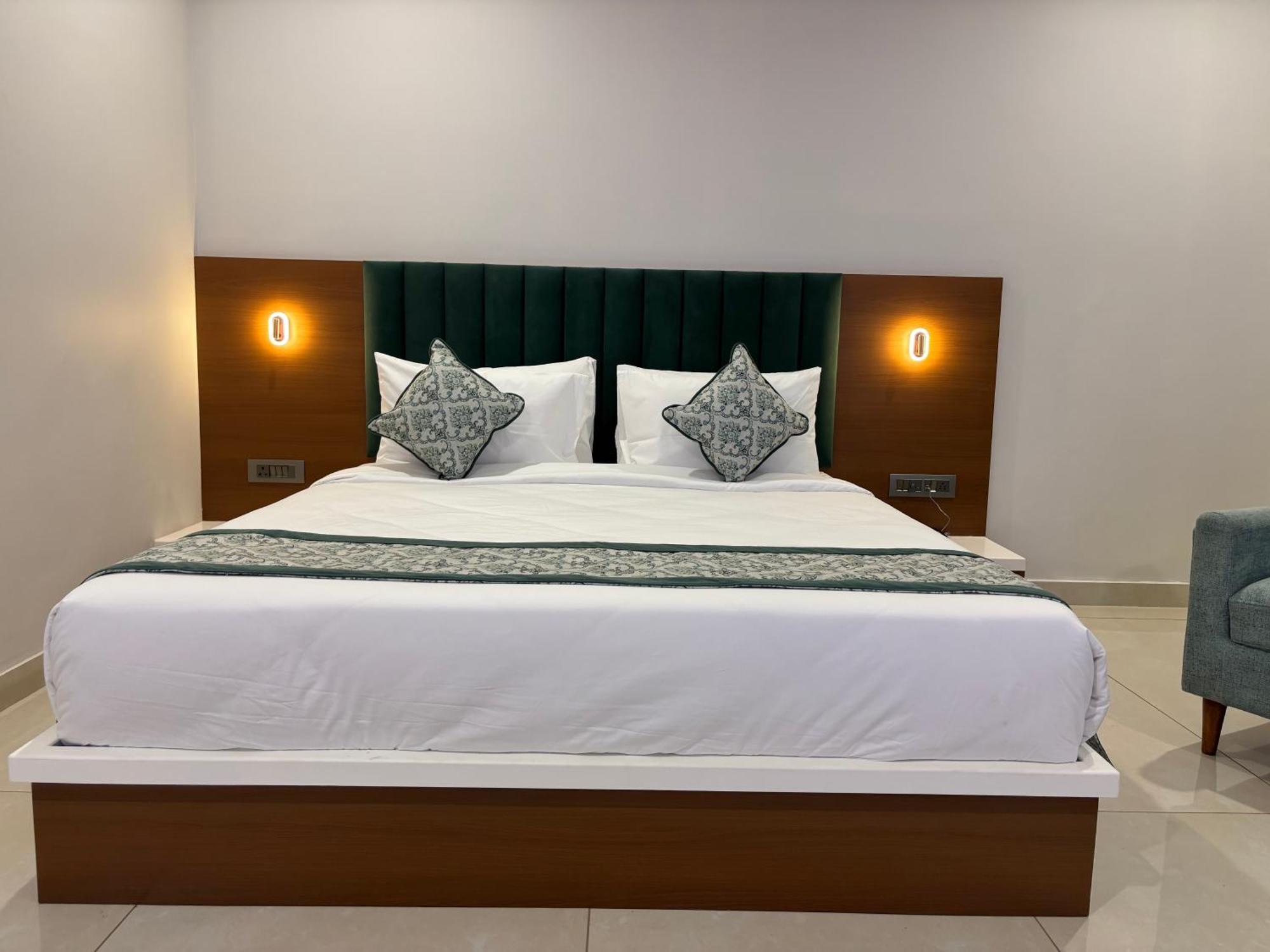 Hotel The Crown Inn Jhunjhunu ภายนอก รูปภาพ