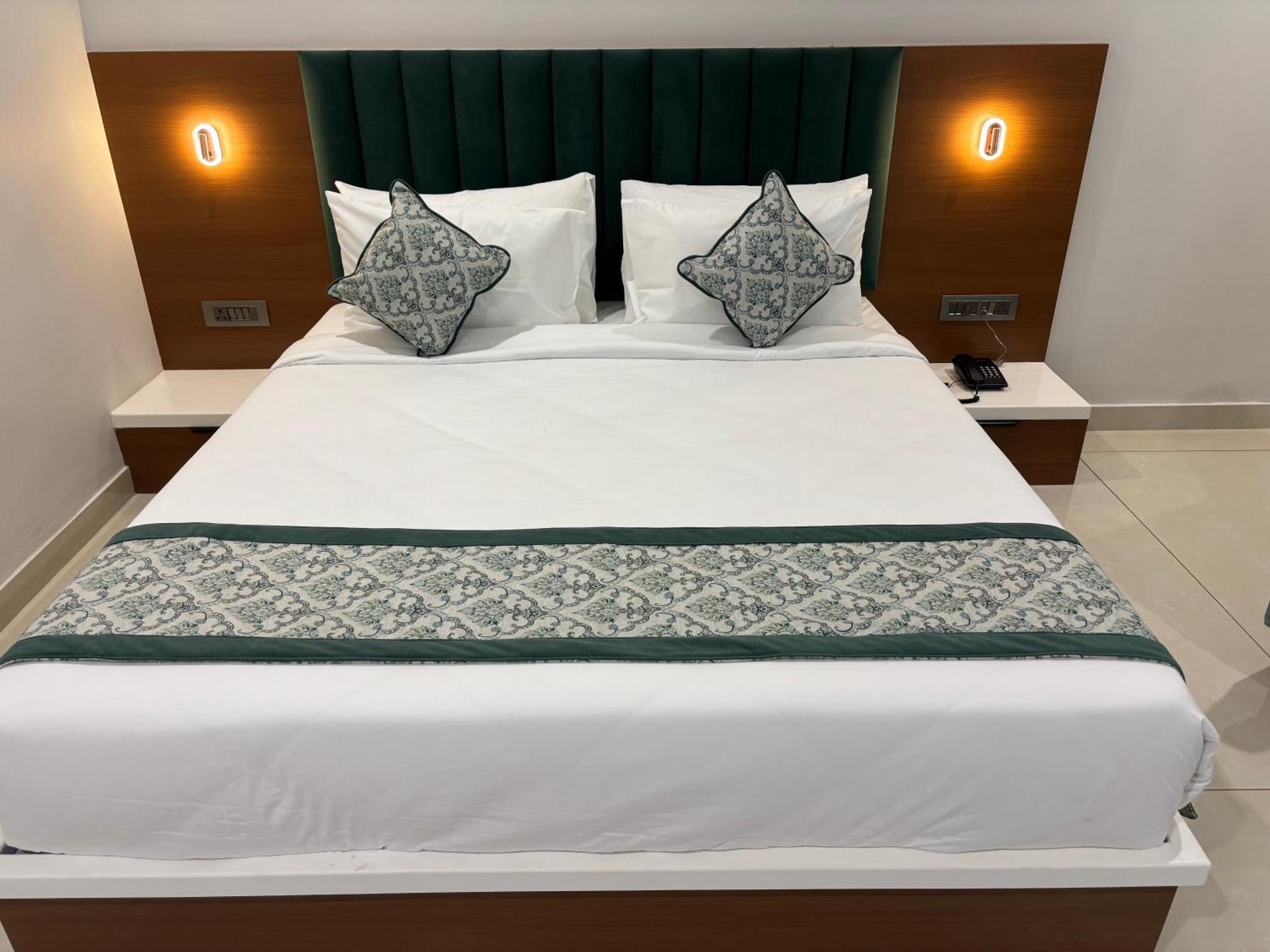 Hotel The Crown Inn Jhunjhunu ภายนอก รูปภาพ