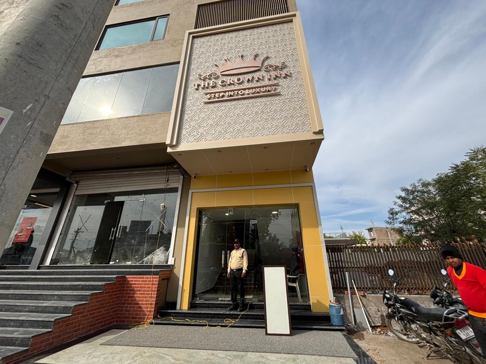 Hotel The Crown Inn Jhunjhunu ภายนอก รูปภาพ