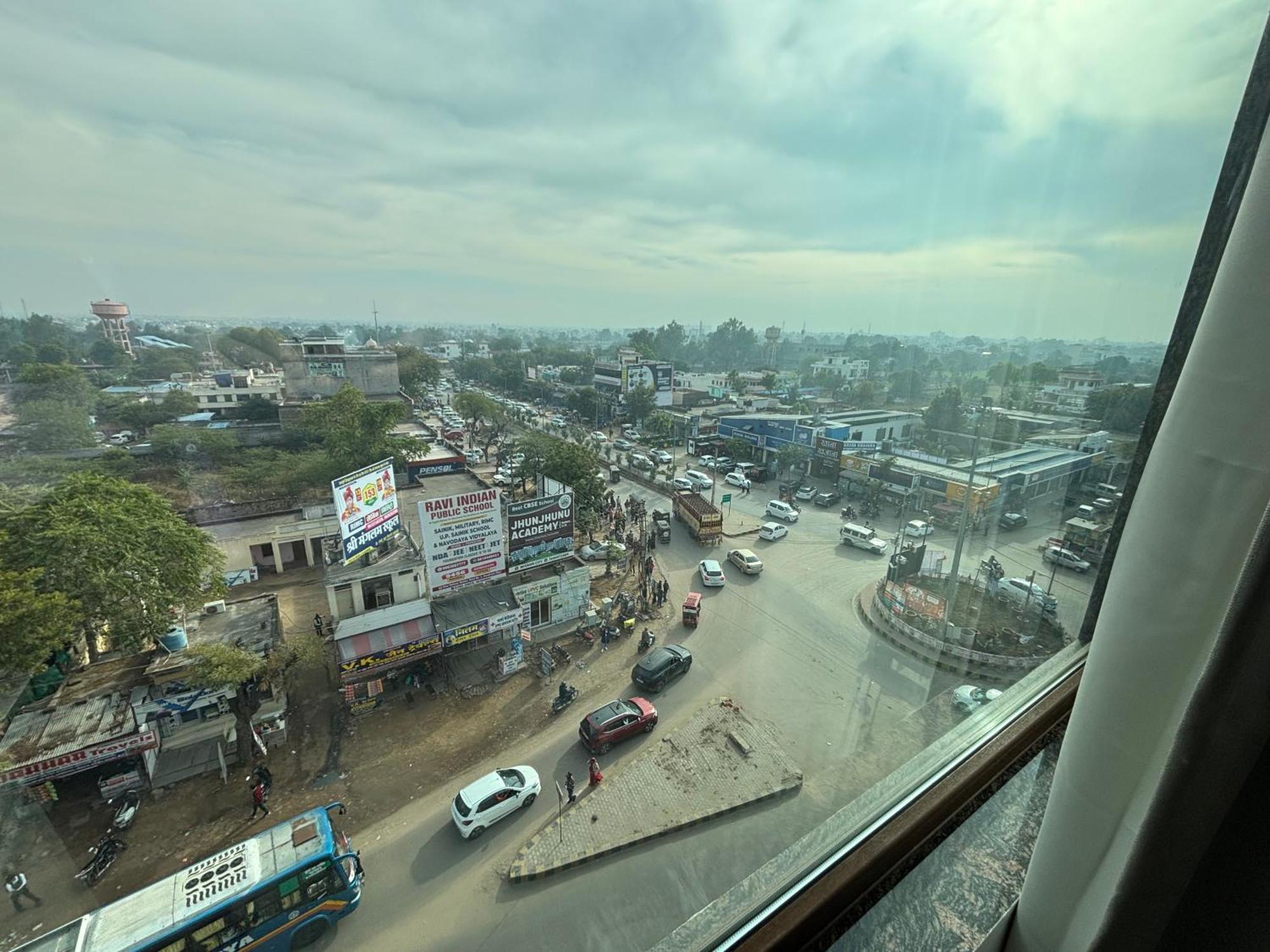 Hotel The Crown Inn Jhunjhunu ภายนอก รูปภาพ