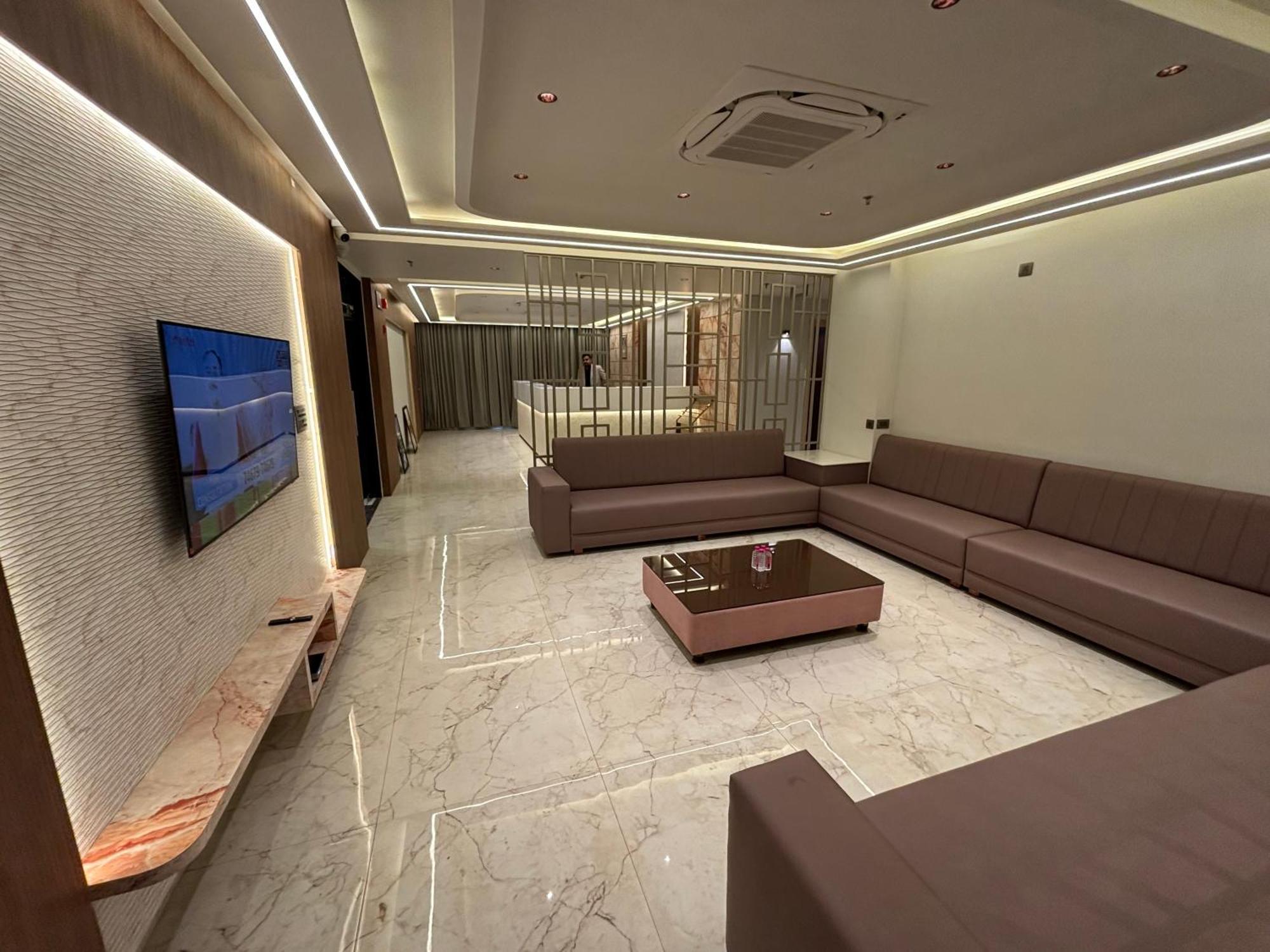 Hotel The Crown Inn Jhunjhunu ภายนอก รูปภาพ