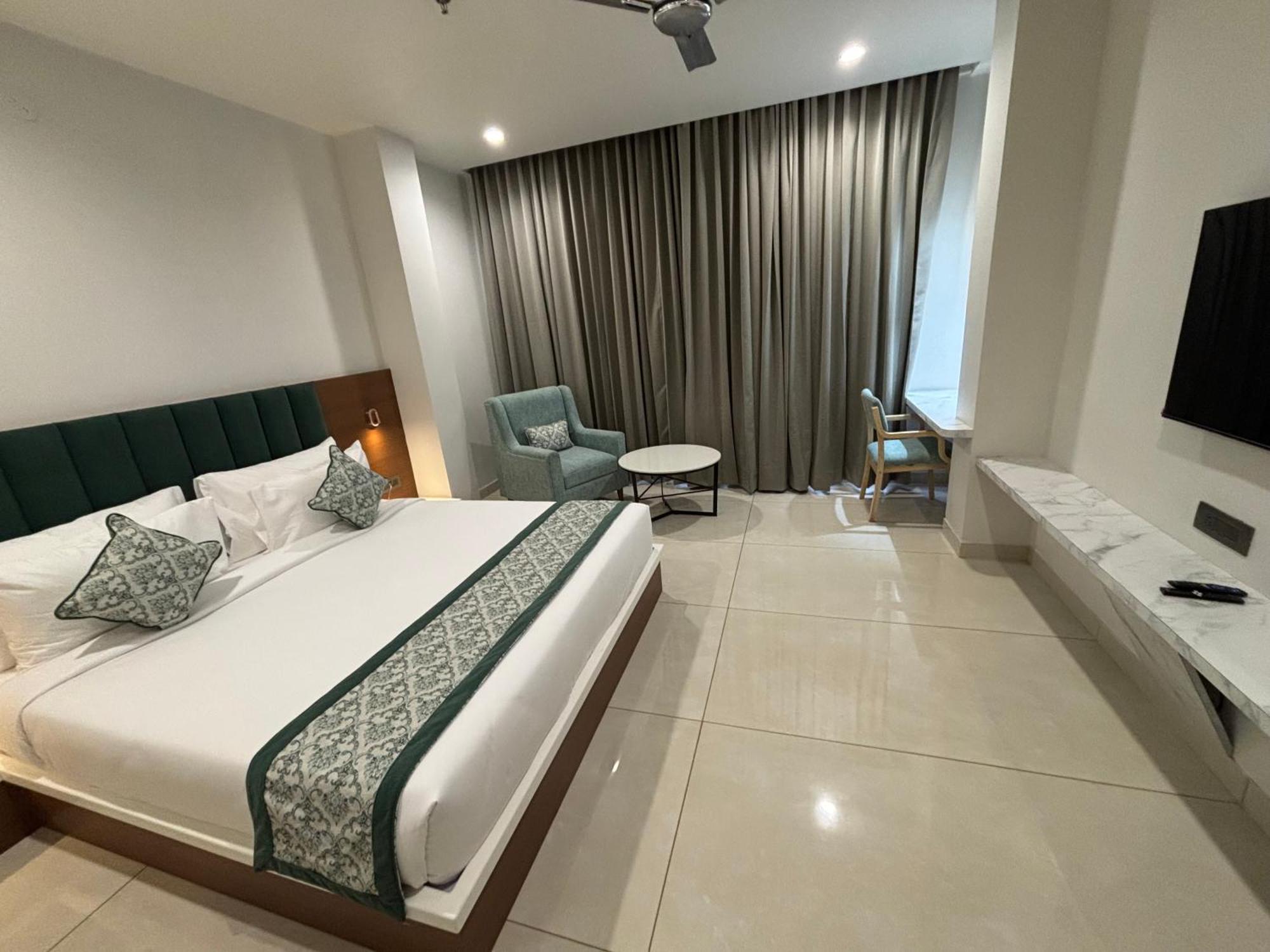 Hotel The Crown Inn Jhunjhunu ภายนอก รูปภาพ