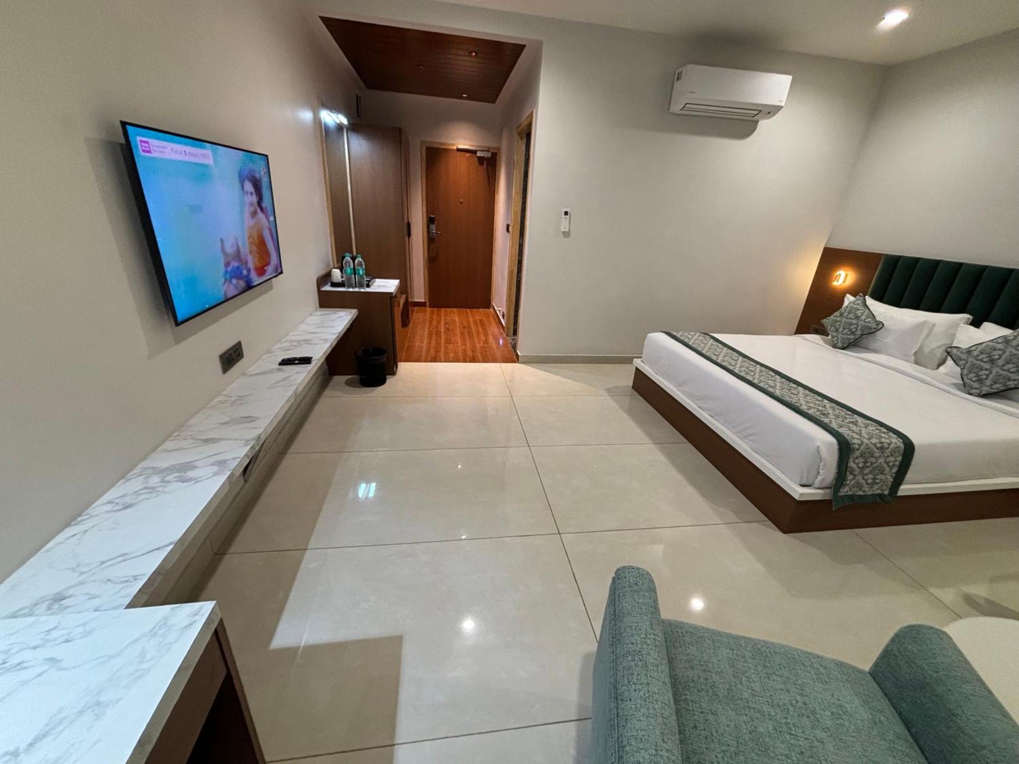 Hotel The Crown Inn Jhunjhunu ภายนอก รูปภาพ