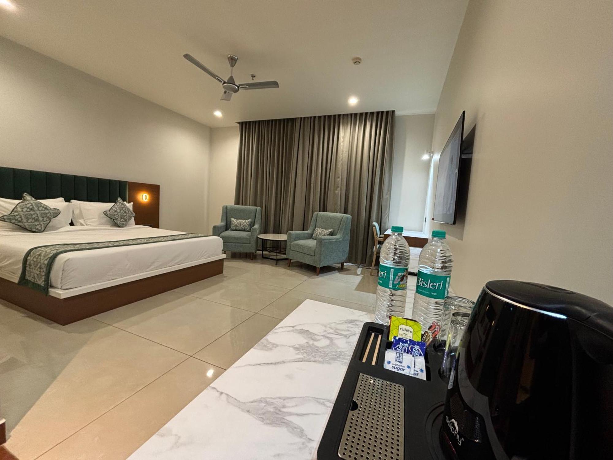 Hotel The Crown Inn Jhunjhunu ภายนอก รูปภาพ