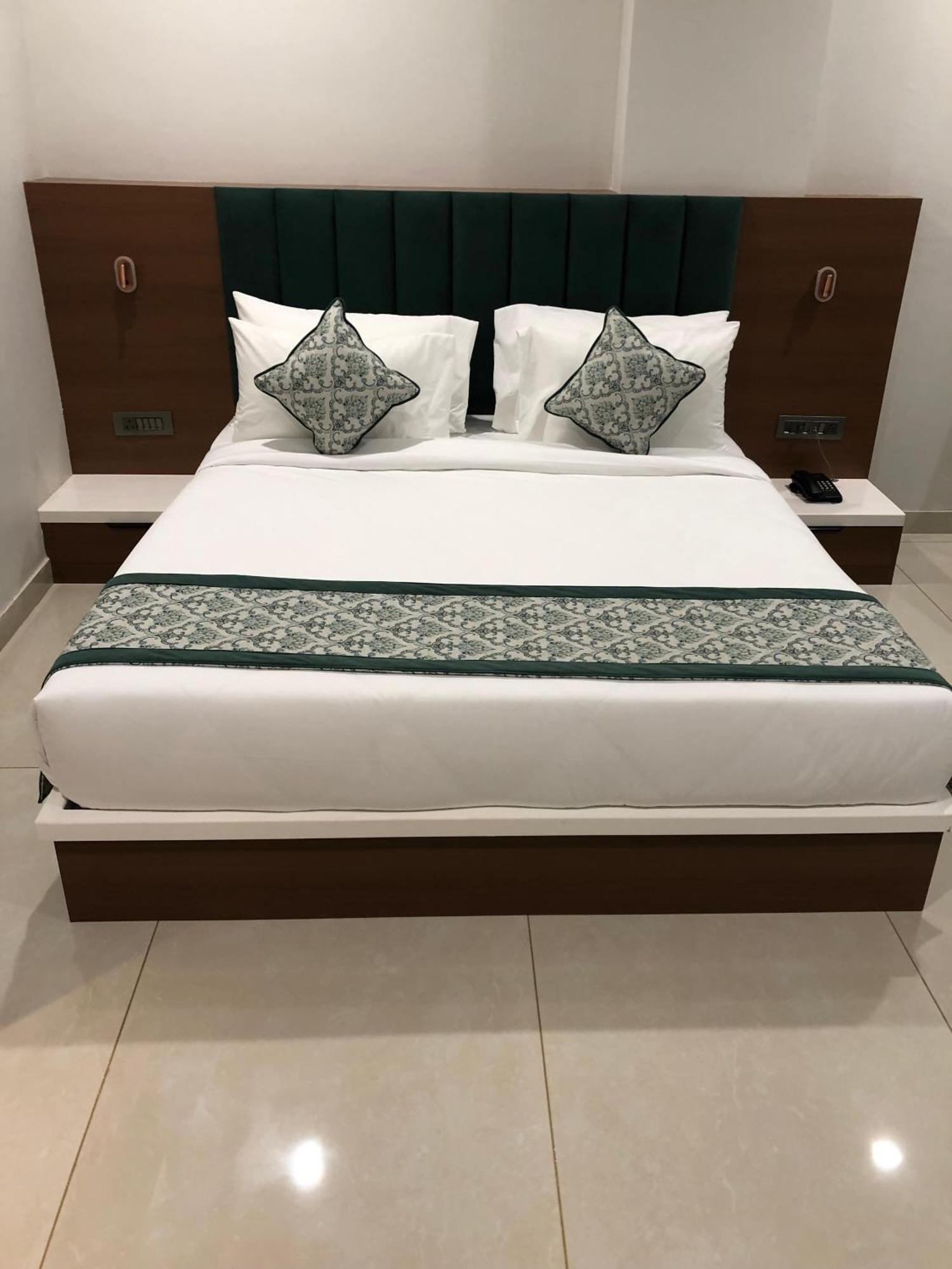Hotel The Crown Inn Jhunjhunu ภายนอก รูปภาพ